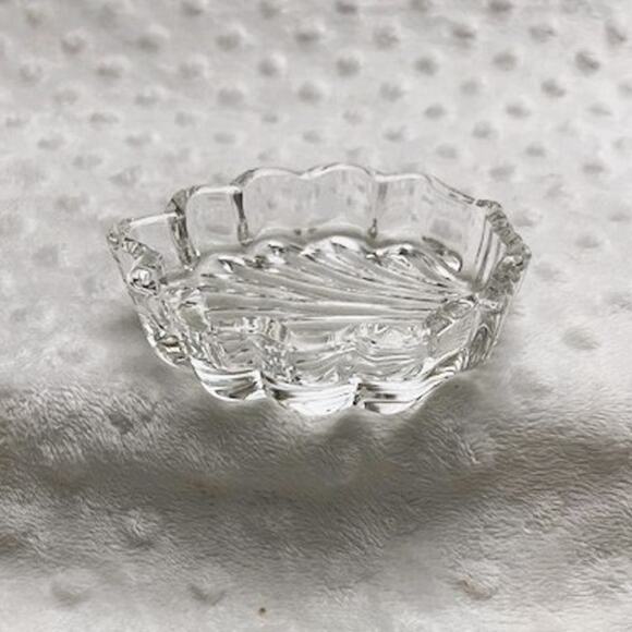 Vintage Gorham 24% Lead Crystal, Chantilly Shell Shaped, Trinket Box w/Lid - Picture 5 of 7